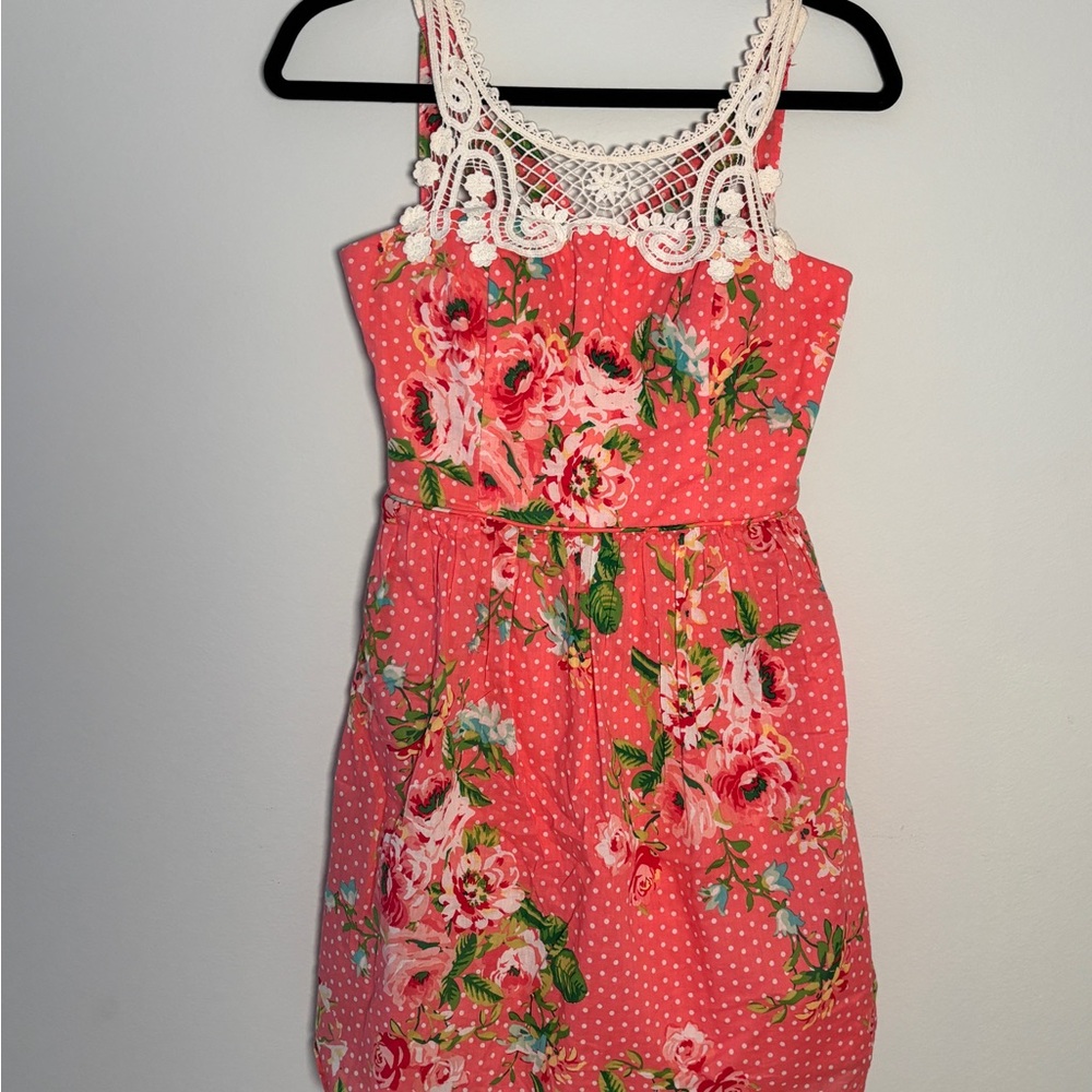 Vintage City Triangles Coral Dress with Lace Accents, built in bra!